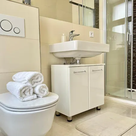 Treetess Centre * براغ