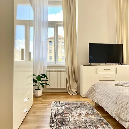 Treetess Centre * براغ